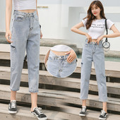 Sieviešu džinsi 9/10 garumā ar plēstiem motīviem