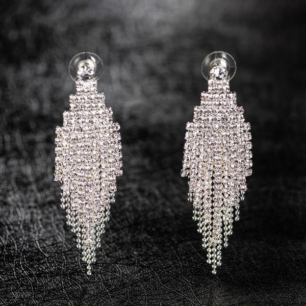 Elegantsed naiste rippuvad kivikestega kõrvarõngad