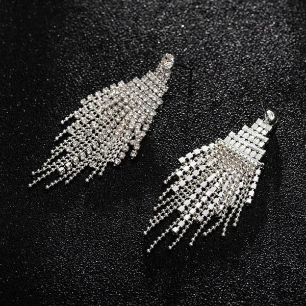 Elegantsed naiste rippuvad kivikestega kõrvarõngad