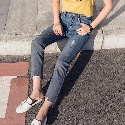 Női farmer Karcsú modell magas derékkal, szakadt motívumokkal