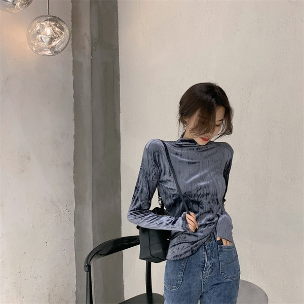 Samta sieviešu blūze ar zemu apkakli ap kaklu