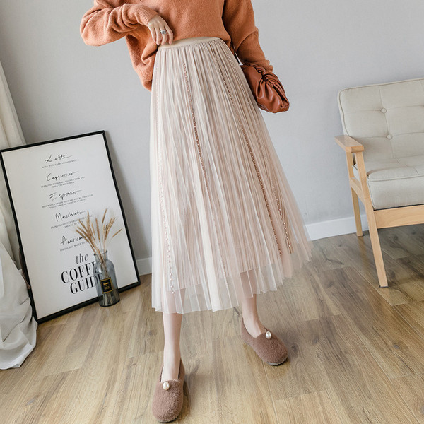 Moodne naiste seelik tülli ja pärlitega – kõrge vöökoht