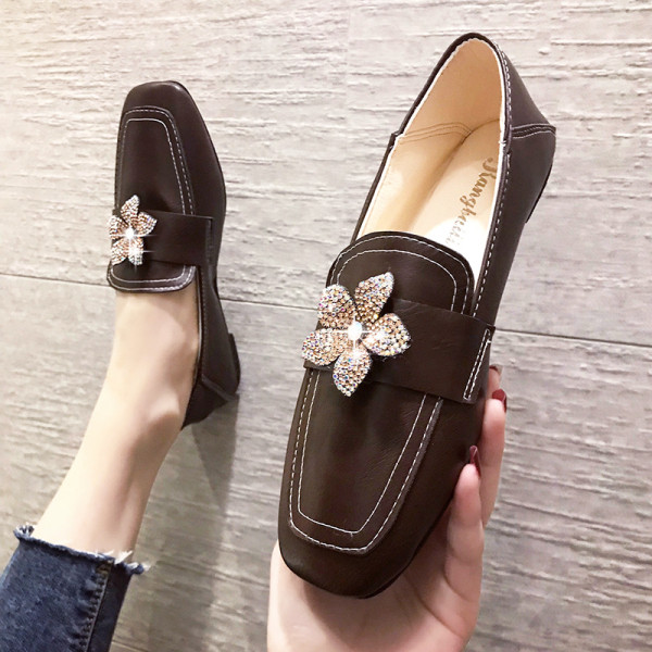 Moteriški laisvalaikio batai su akmenėlių elementu - pagaminti iš eko odos