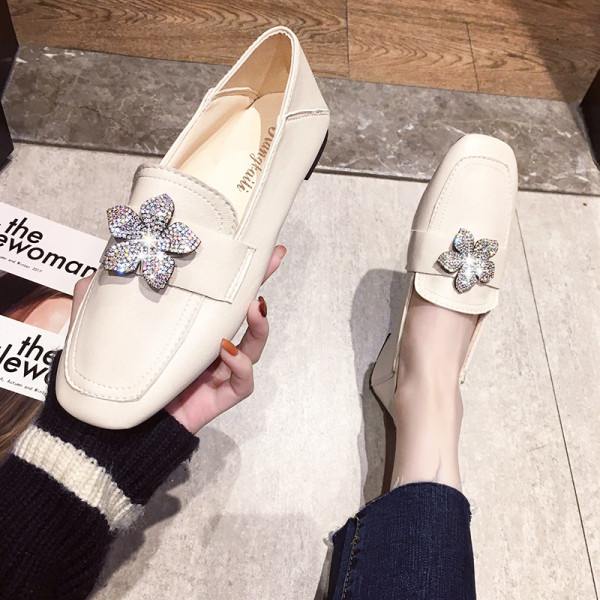 Moteriški laisvalaikio batai su akmenėlių elementu - pagaminti iš eko odos