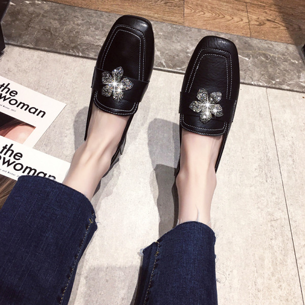 Moteriški laisvalaikio batai su akmenėlių elementu - pagaminti iš eko odos