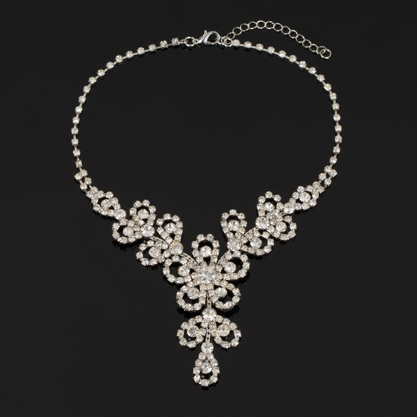 Κομψό γυναικείο κολιέ με διακόσμηση  πέτρες