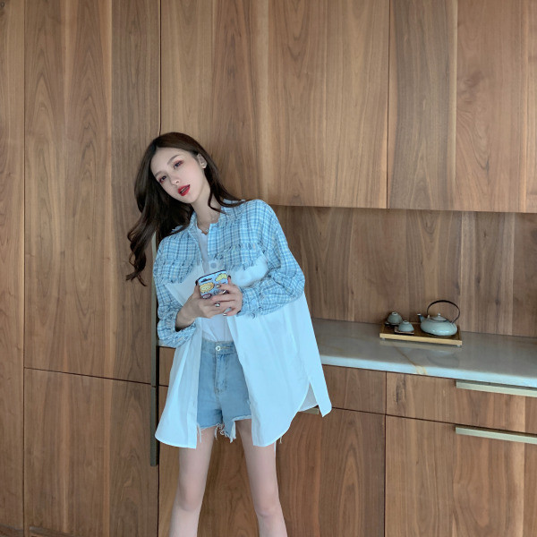 Széles női ing klasszikus gallérral és gombokkal