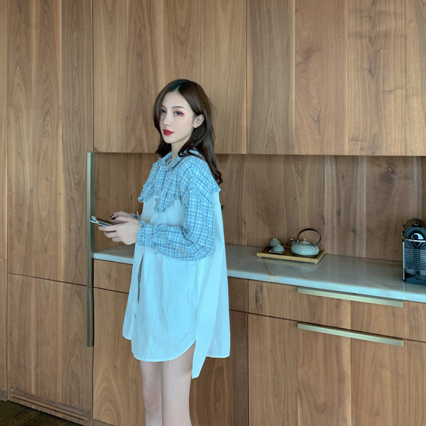 Széles női ing klasszikus gallérral és gombokkal