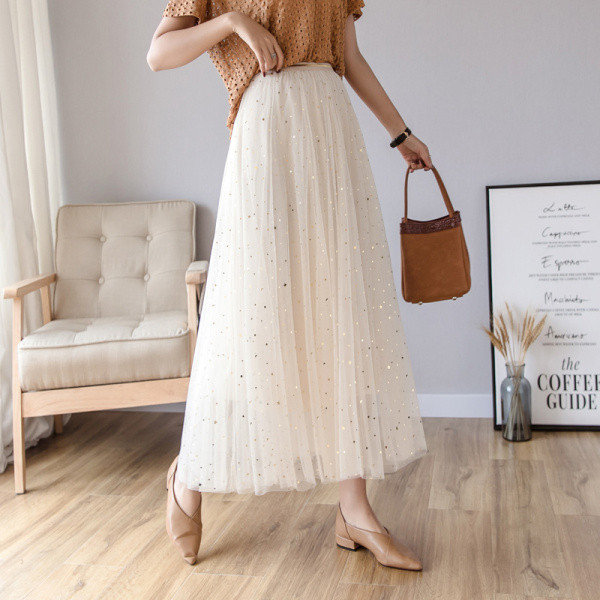 Modern női szoknya magas derékkal, tüllel és fényes hatású - szabású modellel