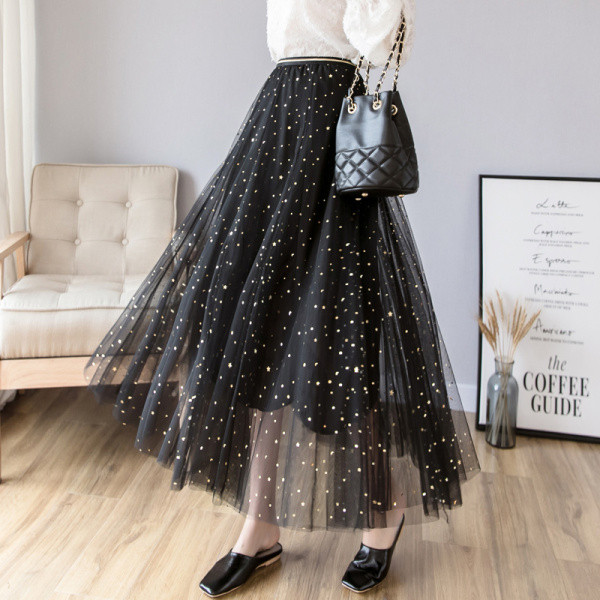 Modern női szoknya magas derékkal, tüllel és fényes hatású - szabású modellel