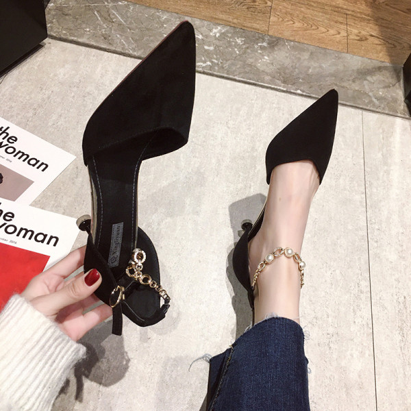 Sieviešu apavi ar zemiem papēžiem, smailu modeli un pērlēm