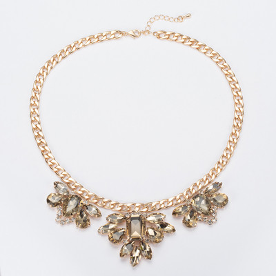 Eleganta sieviešu kaklarota ar zelta akmeni