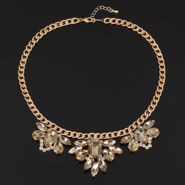 Eleganta sieviešu kaklarota ar zelta akmeni