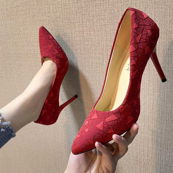 Sieviešu apavi ar augstiem papēžiem smaila mākslīgās ādas modelis