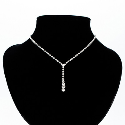 Elegantna ženska ogrlica sa srebrnim kamenčićima
