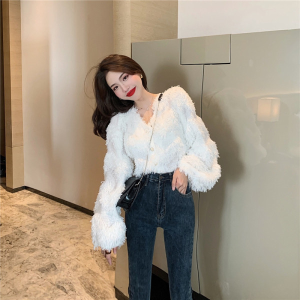 Modern női ing spitz nyakkivágással és gombokkal