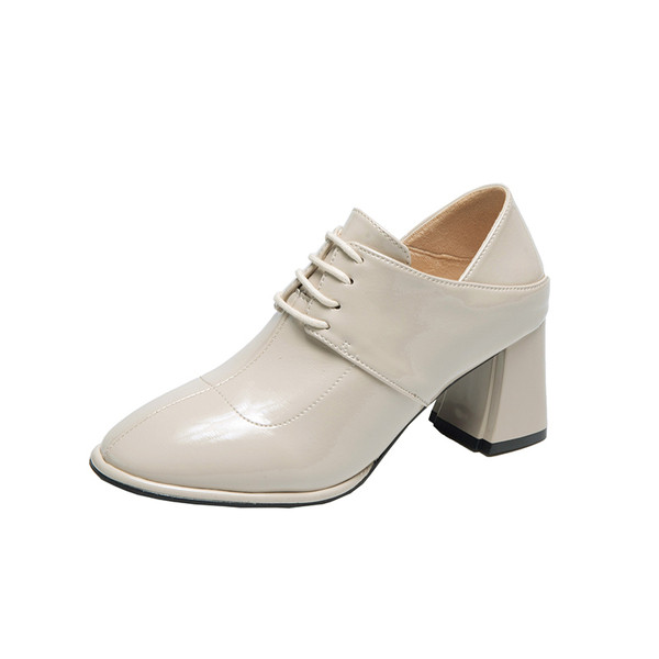 Sieviešu ikdienas apavi no eko ādas ar mežģīnēm un bieziem papēžiem