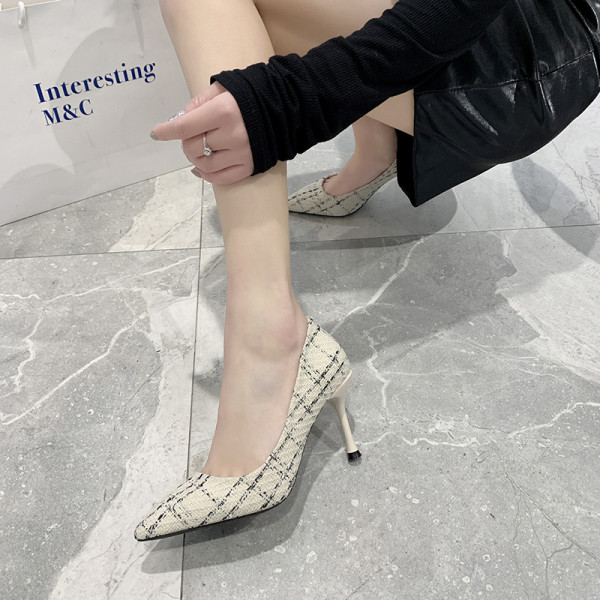 Ikdienas sieviešu apavi ar plāniem papēžiem - smails modelis