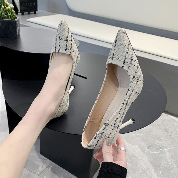 Ikdienas sieviešu apavi ar plāniem papēžiem - smails modelis