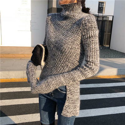 Μοντέρνο ασύμμετρο γυναικείο πουλόβερ  με σχισμή και ψηλό γιακά