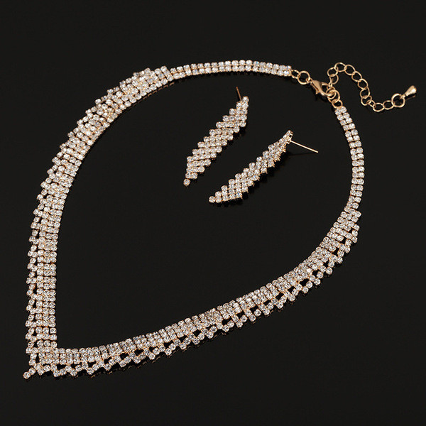 Elegantne naiste komplekt, mis sisaldab kaelakee ja kõrvarõngaid