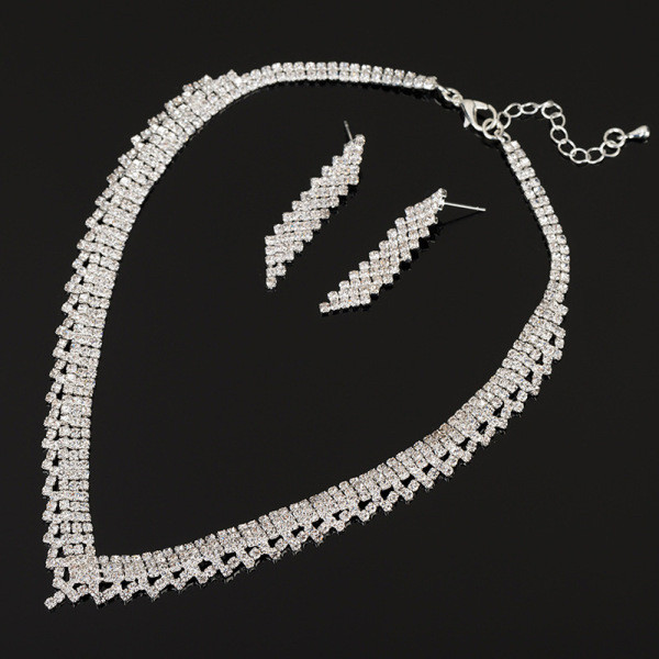 Elegantne naiste komplekt, mis sisaldab kaelakee ja kõrvarõngaid