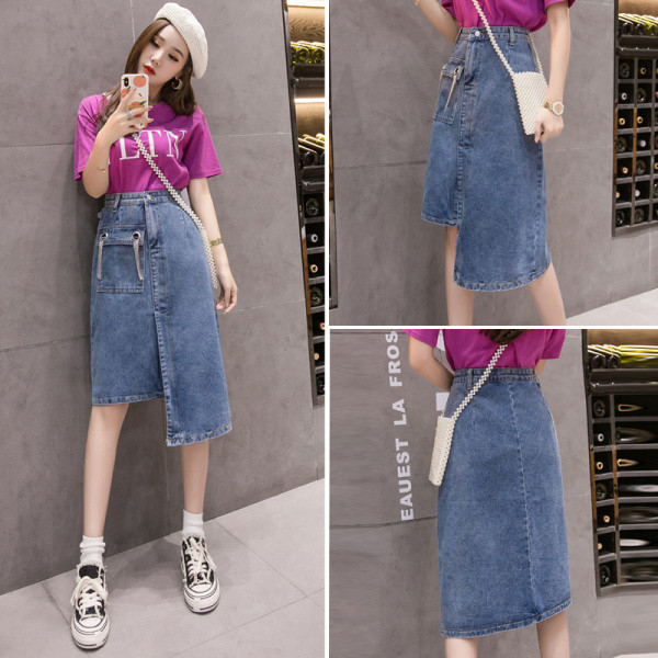 Sieviešu džinsa svārki ar kabatu un metāla elementu - asimetrisks modelis