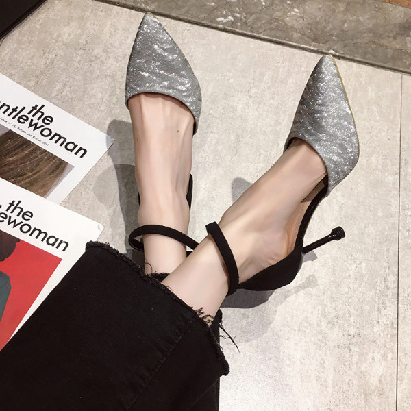 Vékony sarkú női cipő - hegyes modell