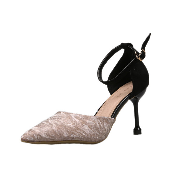 Vékony sarkú női cipő - hegyes modell