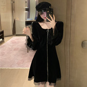 Melna sieviešu kleita ar rāvējslēdzēju un mežģīņu elementiem