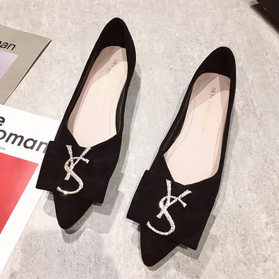 Mūsdienīgi sieviešu apavi no eko zamšādas un metāla sprādzes