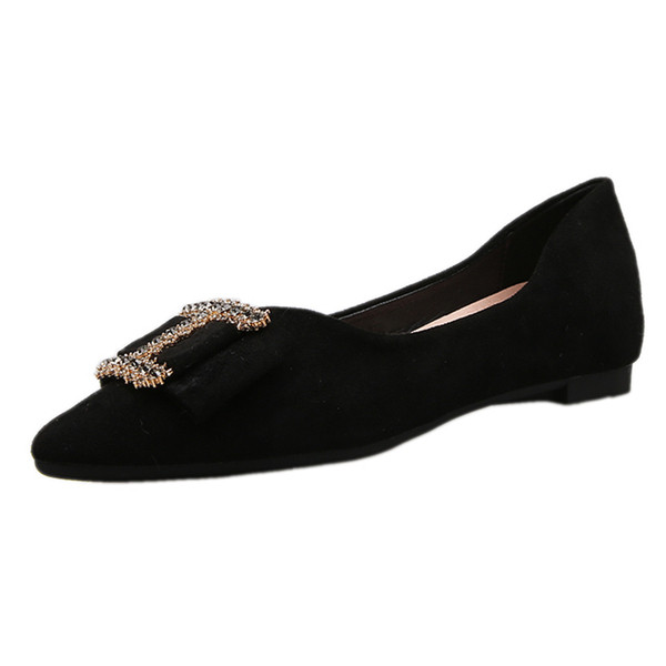 Aktuālie sieviešu apavi no eko zamšādas un metāla elementa