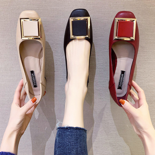 Lameda tallaga nahast naiste vabaajajalatsid