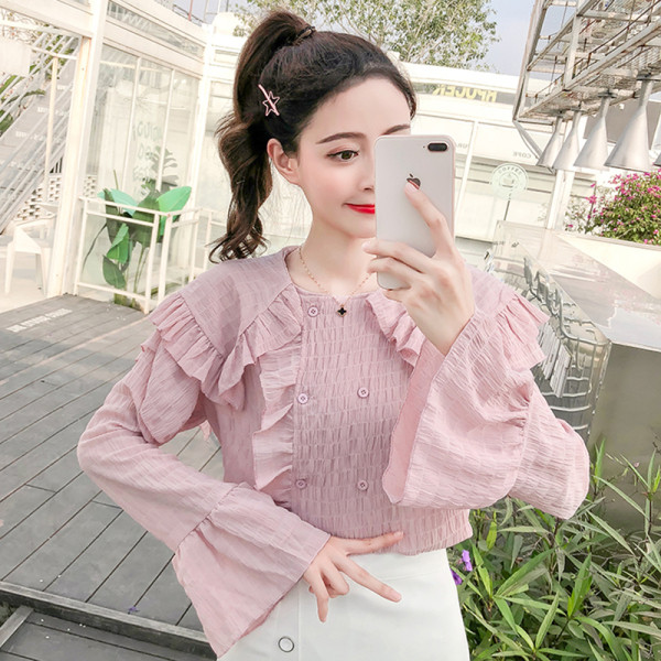 Aktuális női blúz gombokkal és kerek nyakkivágással