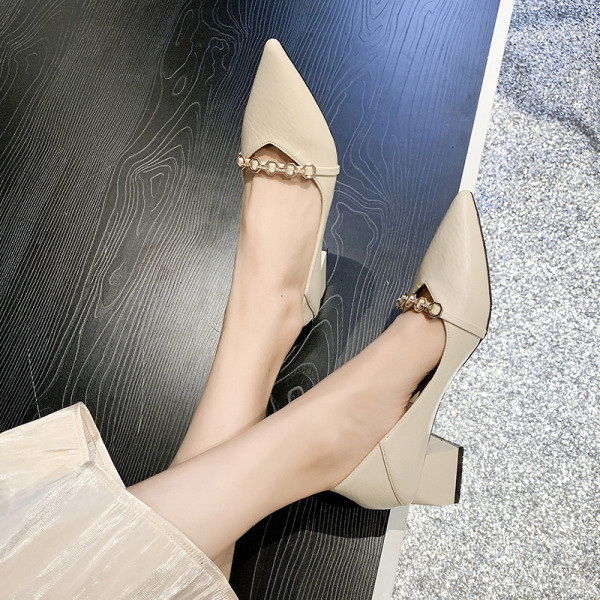 Modern női cipő vastag alacsony sarkú - hegyes modell