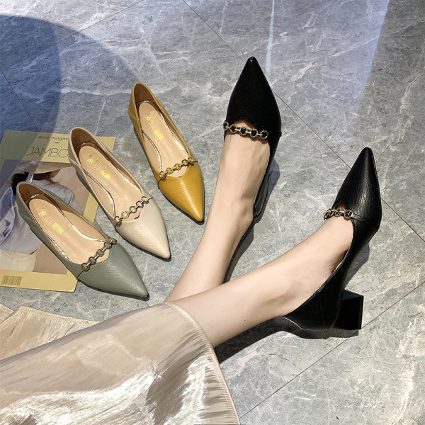 Modern női cipő vastag alacsony sarkú - hegyes modell