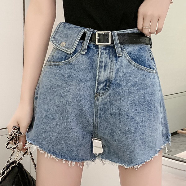 Női rövidnadrág magas derékkal és övvel