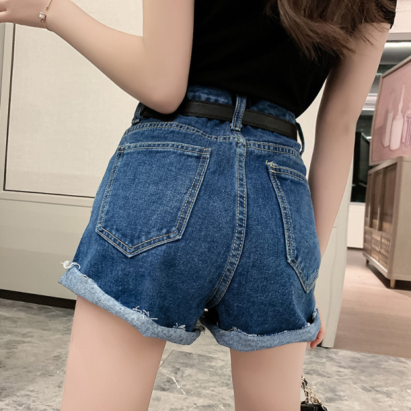 Női rövidnadrág magas derékkal és övvel