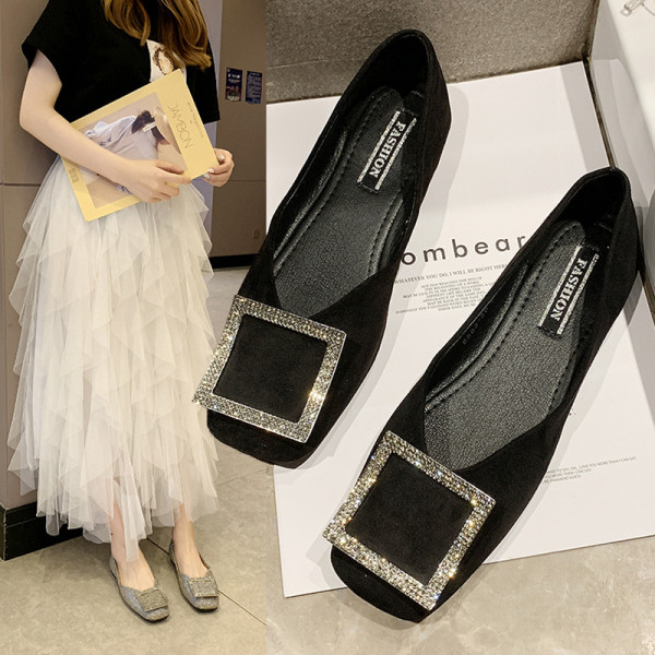 Elegantne ženske cipele s ravnim potplatom i kopčom s kamenčićima