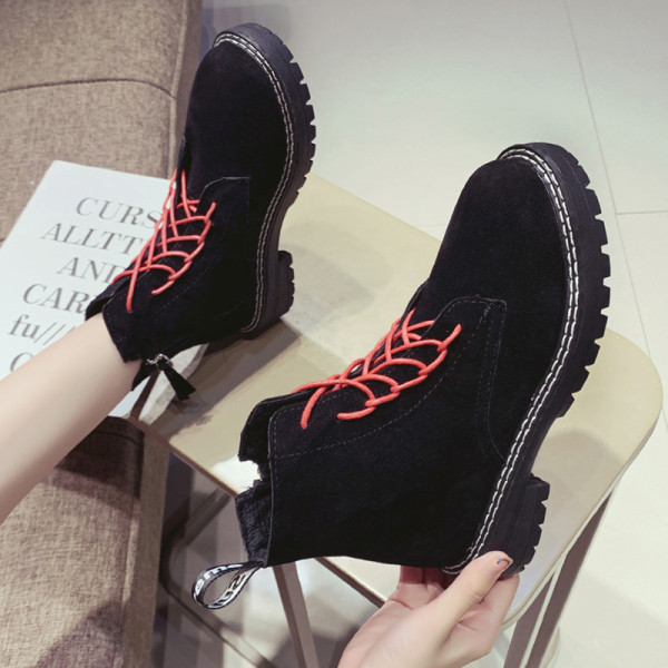 Велурени дамски боти с равна подметка и цветни връзки 