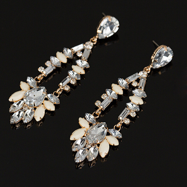 Stilīgi sieviešu auskari ar baltiem un sudraba akmeņiem