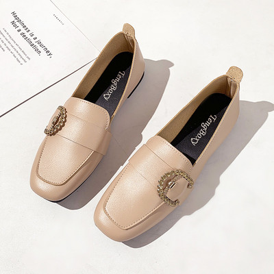 Ikdienas sieviešu apavi ar metāla sprādzi