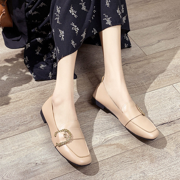 Ikdienas sieviešu apavi ar metāla sprādzi