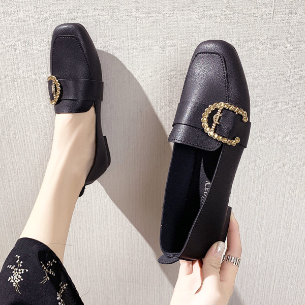 Ikdienas sieviešu apavi ar metāla sprādzi