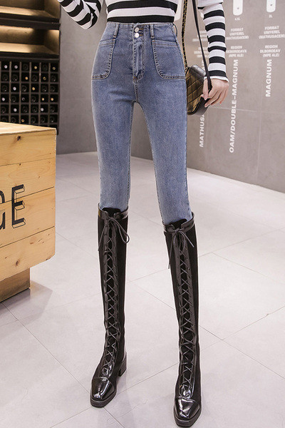 Női farmer Vékony modell gombokkal és zsebekkel