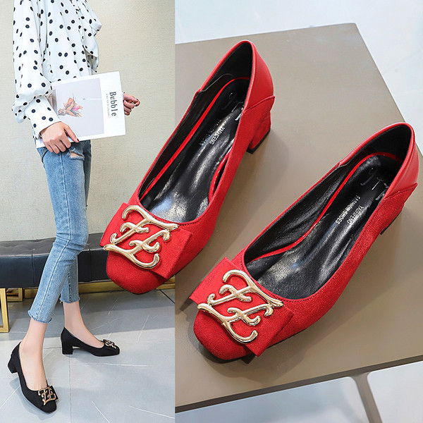 Metallist kaunistusega naiste vabaajajalatsid