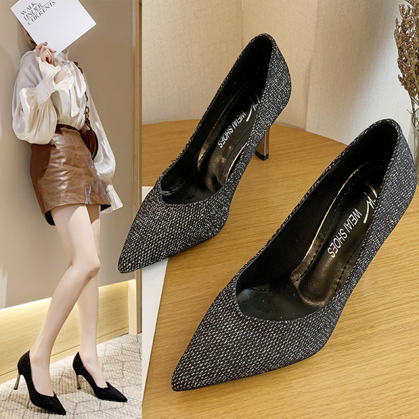 Moodne naiste kingade teravatipuline kõrgete kontsadega mudel