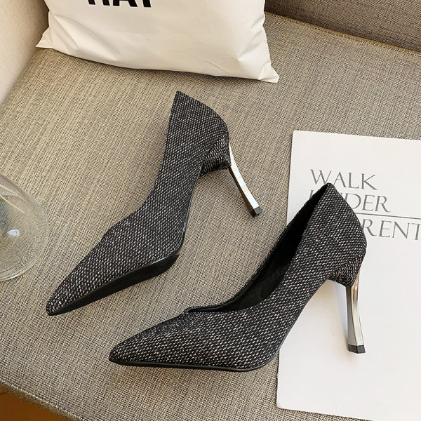 Moodne naiste kingade teravatipuline kõrgete kontsadega mudel