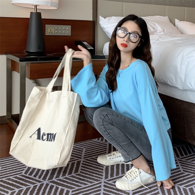 Ежедневна дамска блуза с овално деколте 