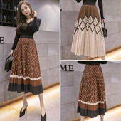 Kivágott modell hajtogatott női szoknya mintával